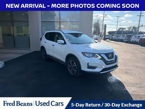 Used 2019 Nissan Rogue SV w/ Premium Package image 3