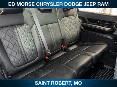 Used 2023 Jeep Grand Wagoneer L Series III AWD/4WD image 36