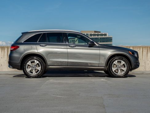 Used 2017 Mercedes-Benz GLC 300 4MATIC image 6