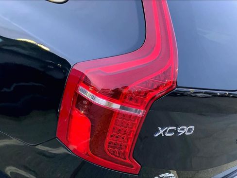 Used 2017 Volvo XC90 T5 Momentum w/ Vision Package image 28