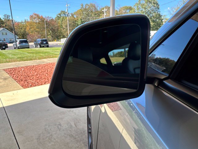 Used 2025 Tesla Model Y Long Range AWD/4WD image 32