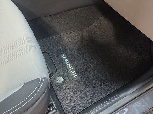 Used 2026 Hyundai Venue SEL FWD image 9