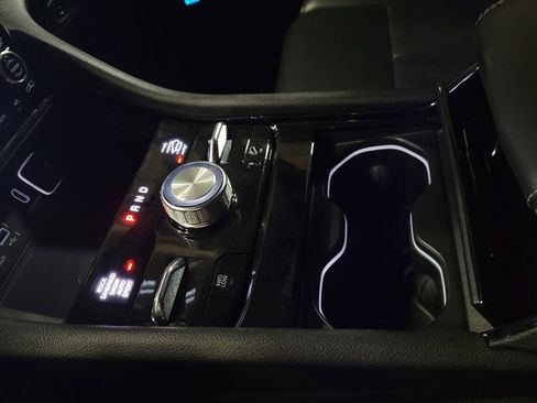 Used 2022 Jeep Grand Cherokee Overland w/ Luxury Tech Group IV image 26