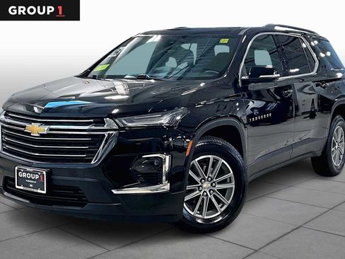 Used 2023 Chevrolet Traverse LT image 1