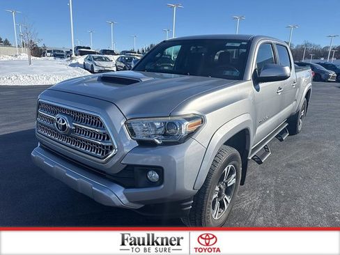 Certified 2017 Toyota Tacoma TRD Sport image 3