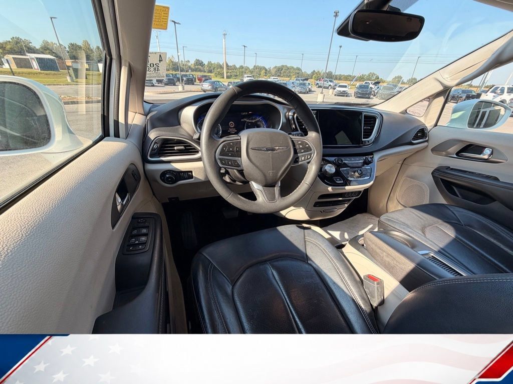 Used 2022 Chrysler Pacifica Touring-L w/ Uconnect Theater Family Group FWD image 12