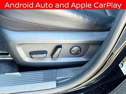 Used 2025 Nissan Rogue SV w/ SV Premium Package image 19