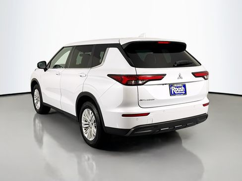 Used 2023 Mitsubishi Outlander ES FWD image 7
