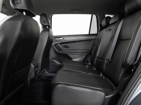 Used 2022 Volkswagen Tiguan SE AWD/4WD image 18