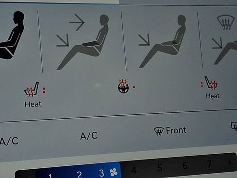 Used 2025 Chrysler Pacifica Select image 26