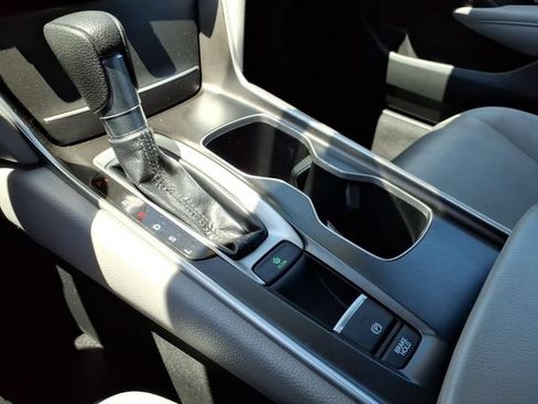 Used 2018 Honda Accord LX image 17