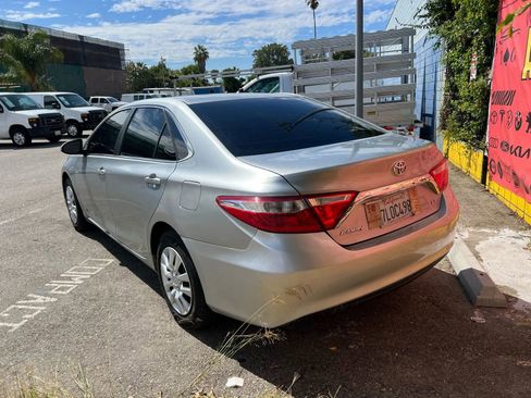 Used 2015 Toyota Camry LE image 5