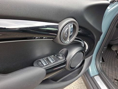 Used 2023 MINI Cooper 4-Door Hardtop w/ Multitone Edition image 13