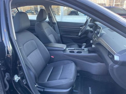 Used 2025 Nissan Altima 2.5 SV image 35