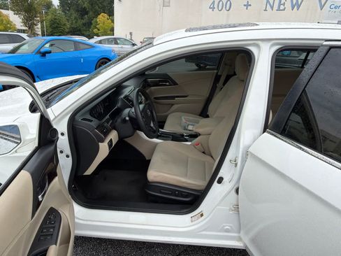 Used 2016 Honda Accord EX image 17