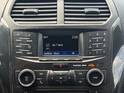 Used 2017 Ford Explorer XLT AWD/4WD image 22