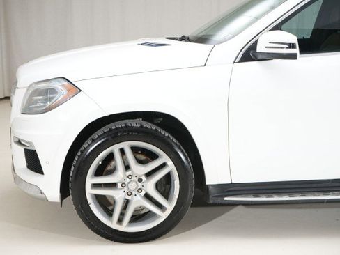 Used 2016 Mercedes-Benz GL 550 4MATIC image 4