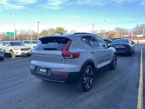 Certified 2025 Volvo XC40 B5 Ultra w/ Protection Package Premier image 8
