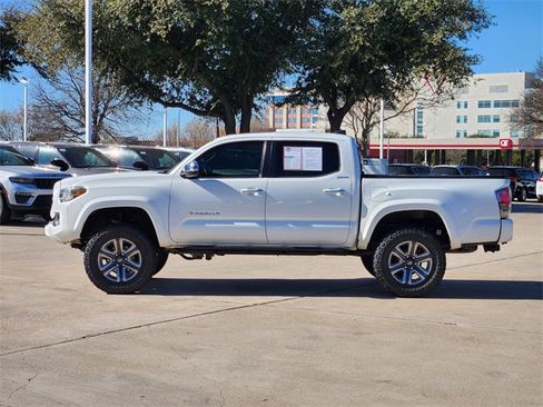 Used 2018 Toyota Tacoma Limited image 4