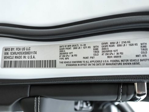 New 2025 Jeep Grand Cherokee Overland w/ Luxury Tech Group IV image 30