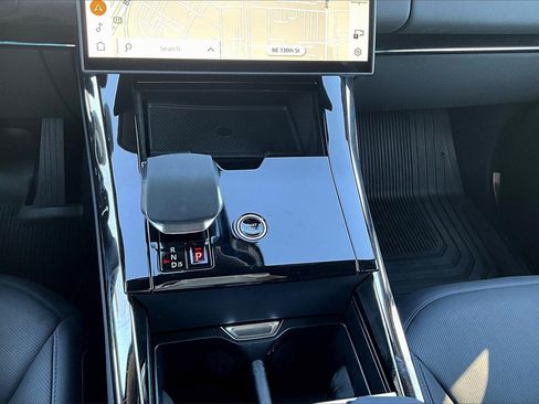 Used 2025 Land Rover Range Rover Sport SE image 24