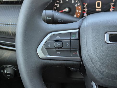 Used 2025 Jeep Compass Latitude w/ Altitude Special Edition image 24