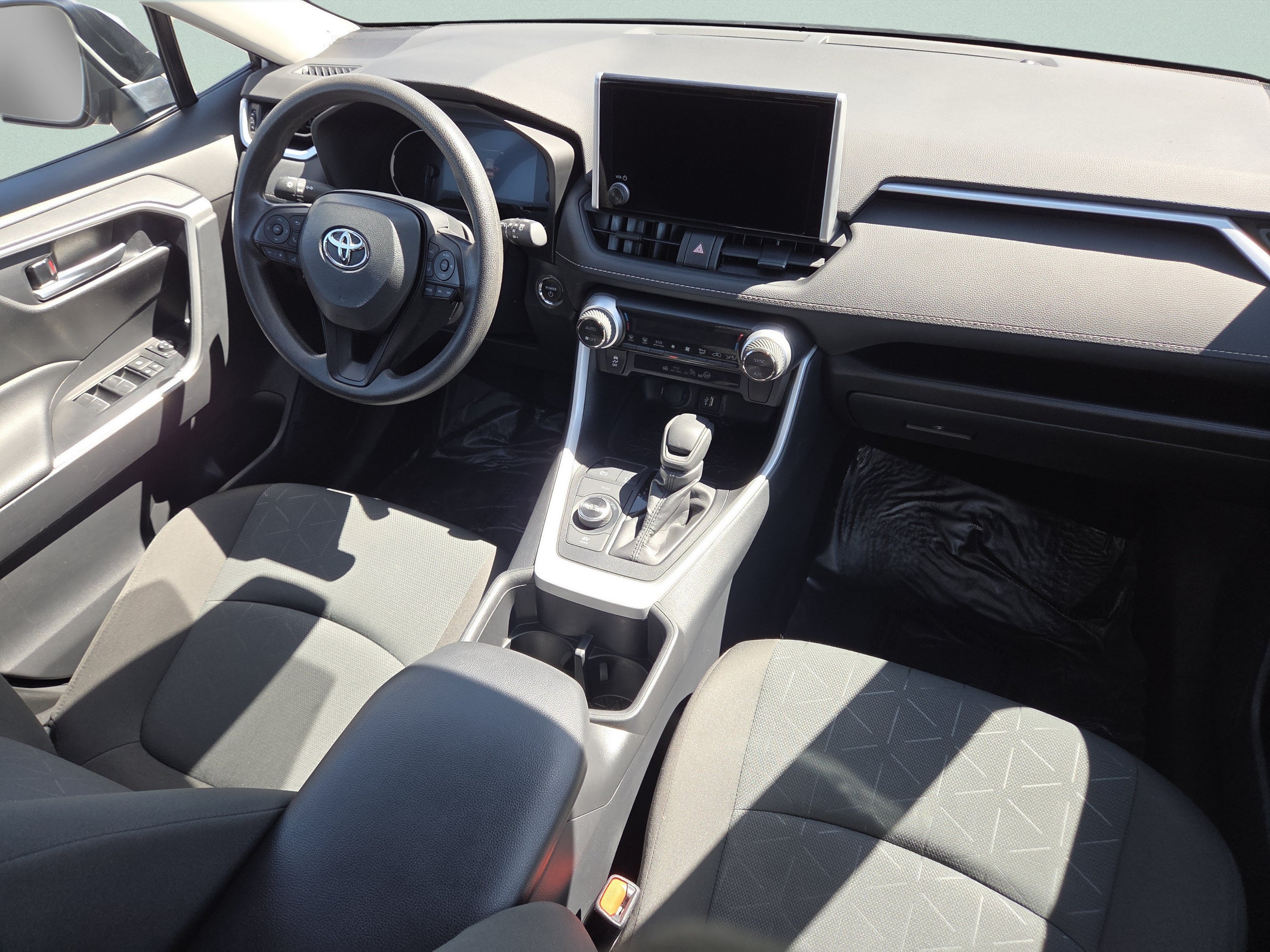Used 2025 Toyota RAV4 XLE AWD/4WD image 29