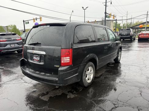 Used 2008 Chrysler Town & Country LX FWD image 8