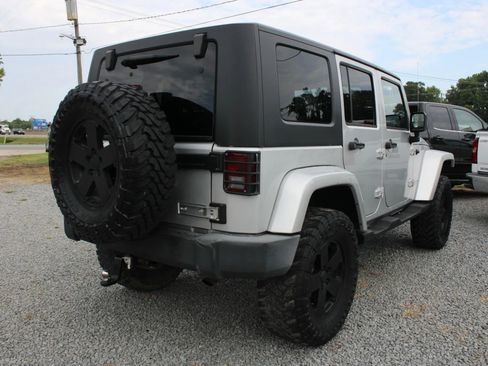 Used 2007 Jeep Wrangler Unlimited Sahara w/ Dual Top Group image 8