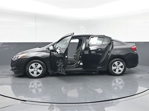 Used 2018 Chevrolet Cruze LS FWD image 40