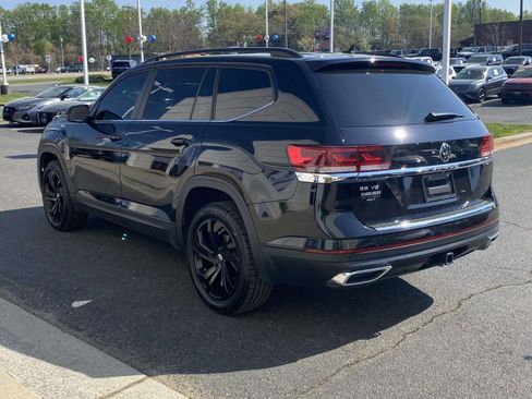 Used 2023 Volkswagen Atlas SE w/ Panoramic Sunroof Package FWD image 5