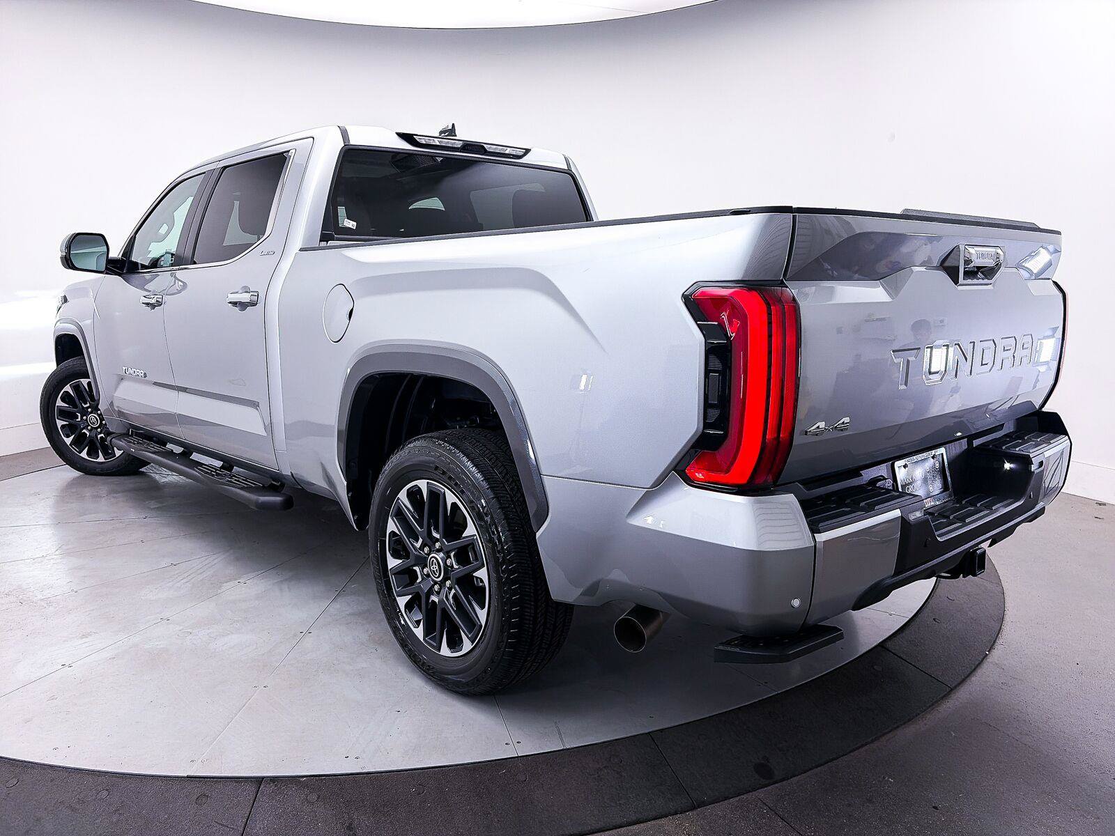 Used 2024 Toyota Tundra Limited w/ Power Package AWD/4WD image 3
