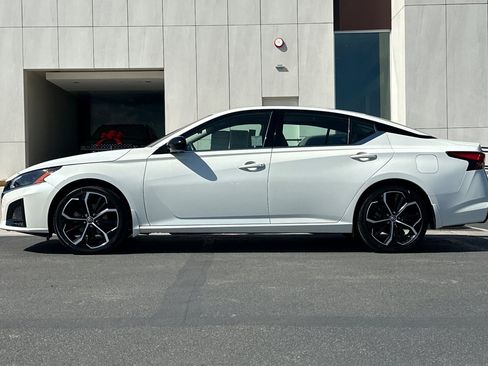 Used 2023 Nissan Altima 2.5 SR w/ SR Premium Package FWD image 6