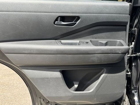 Used 2025 Nissan Pathfinder S FWD image 21