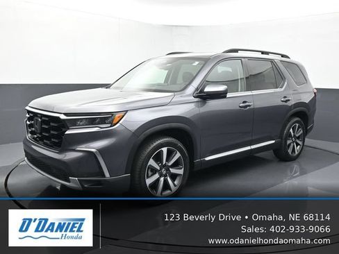Used 2024 Honda Pilot Touring image 1