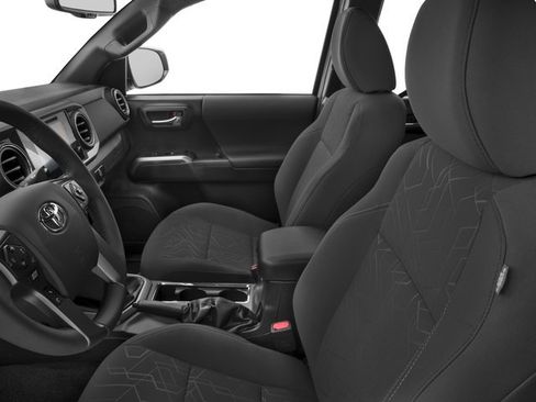 Used 2017 Toyota Tacoma TRD Off-Road w/ Premium & Technology Package AWD/4WD image 9