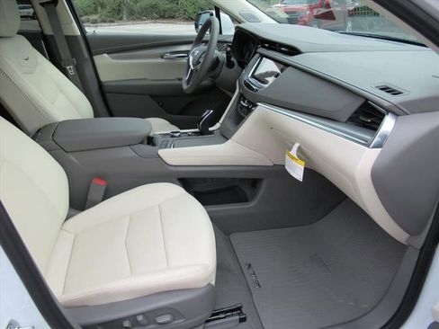New 2026 Cadillac XT5 Premium Luxury w/ Driver Assist Package FWD image 9