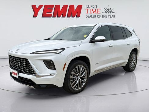 Used 2025 Buick Enclave Avenir w/ LPO, All-Weather Package AWD/4WD image 4