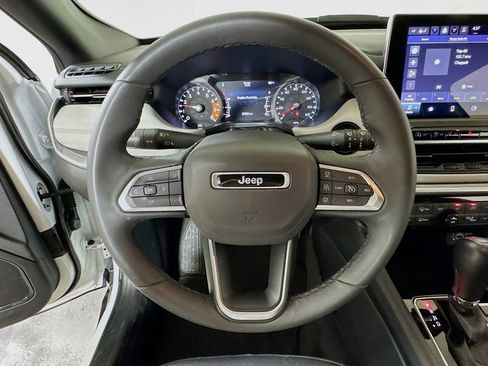 Used 2025 Jeep Compass Limited AWD/4WD image 9