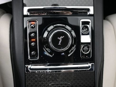 Used 2021 Rolls-Royce Cullinan Black Badge AWD/4WD image 19