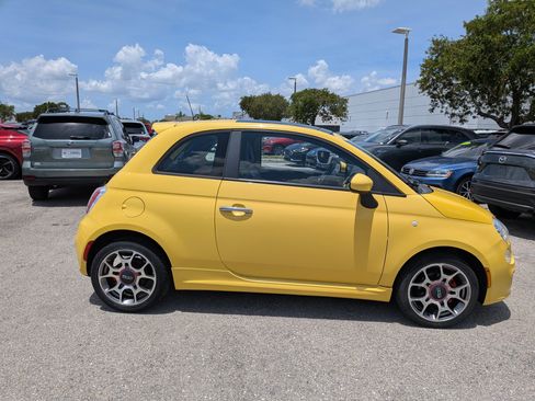 Used 2013 FIAT 500 Sport w/ Beats Audio Pkg FWD image 2