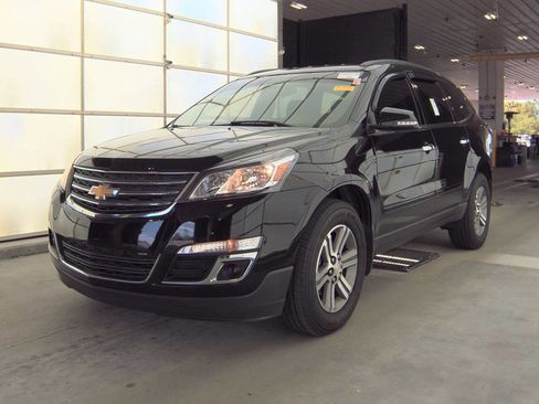 Used 2017 Chevrolet Traverse LT FWD image 3
