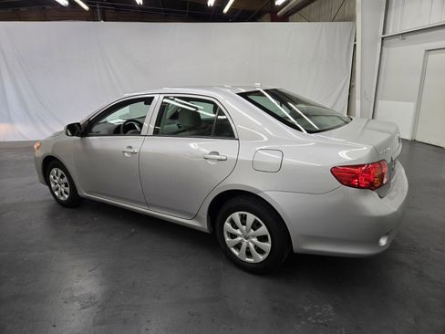 Used 2010 Toyota Corolla LE image 3