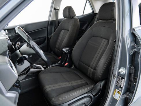 Used 2024 Hyundai Venue SEL FWD image 29
