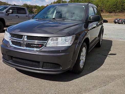 Used 2017 Dodge Journey SE image 3