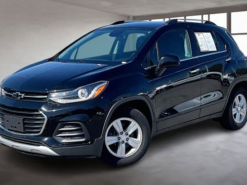 Used 2019 Chevrolet Trax LT w/ LT Convenience Package FWD image 3