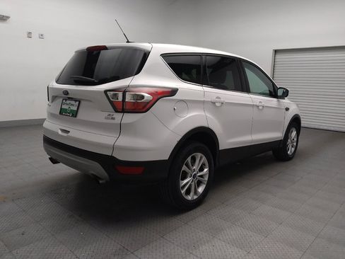 Used 2017 Ford Escape SE image 9