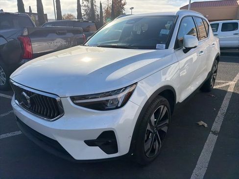 Used 2023 Volvo XC40 B5 Ultimate w/ Protection Package Premier image 16