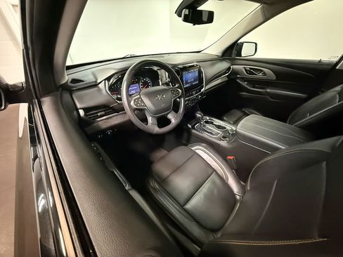 Used 2021 Chevrolet Traverse RS image 2