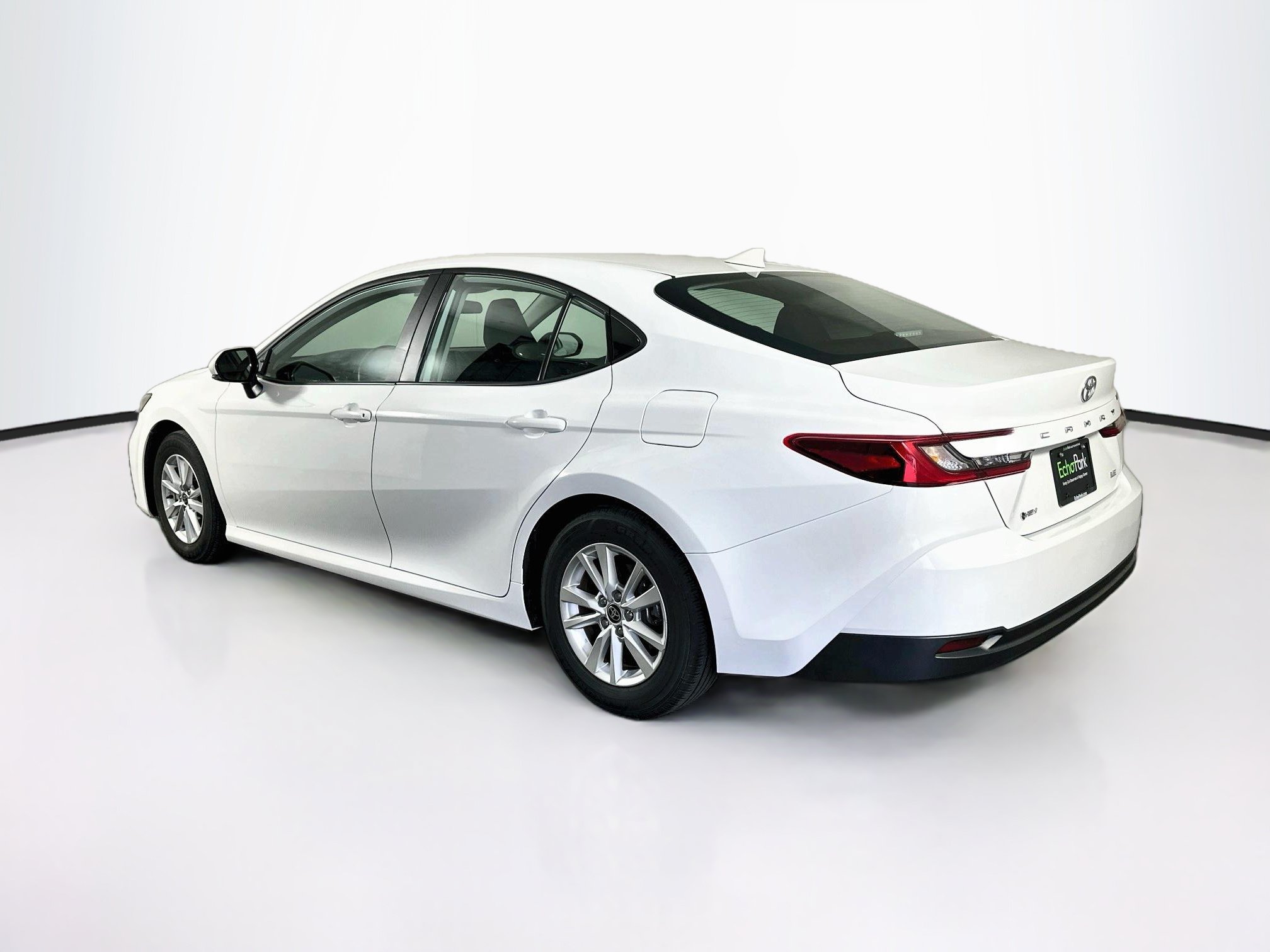 Used 2025 Toyota Camry LE FWD image 5